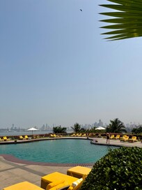 Pool at neighboring Trident Hotel (open to Oberoi Guests)