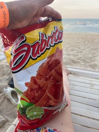 Ubicación frente a la playa buenísima.