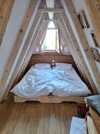 Das "Schlafzimmer". Viel bequemer als es auf den ersten Blick wirkt!