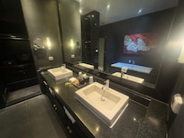 Villa 24 bathroom