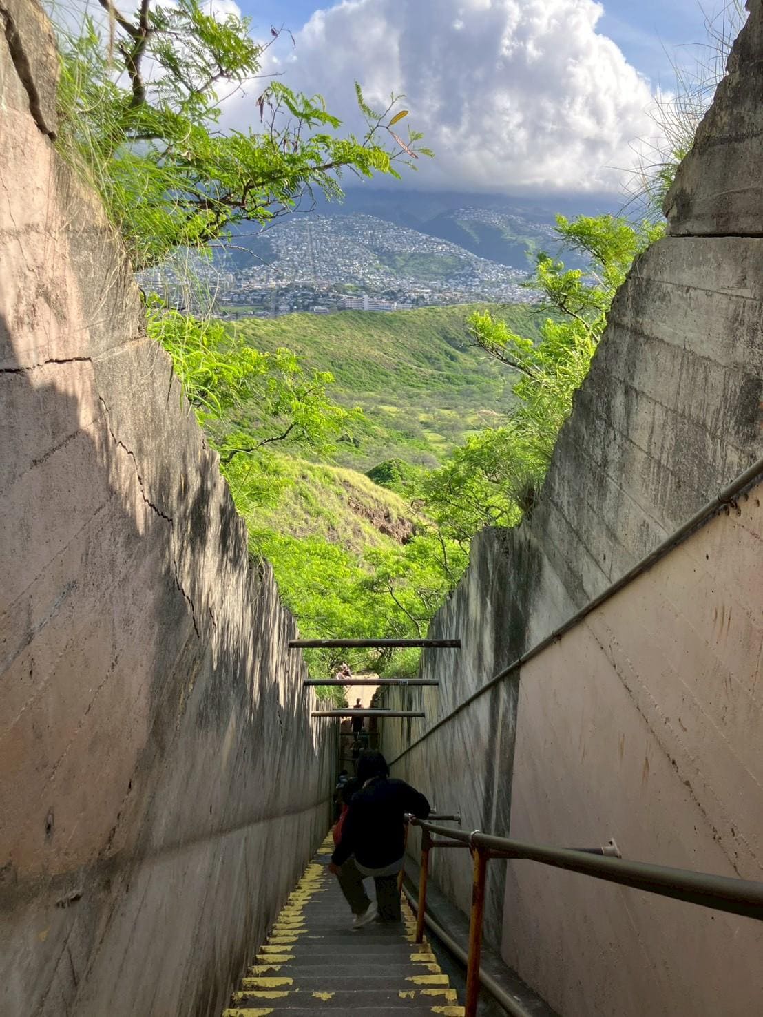 ダイヤモンドヘッドへ