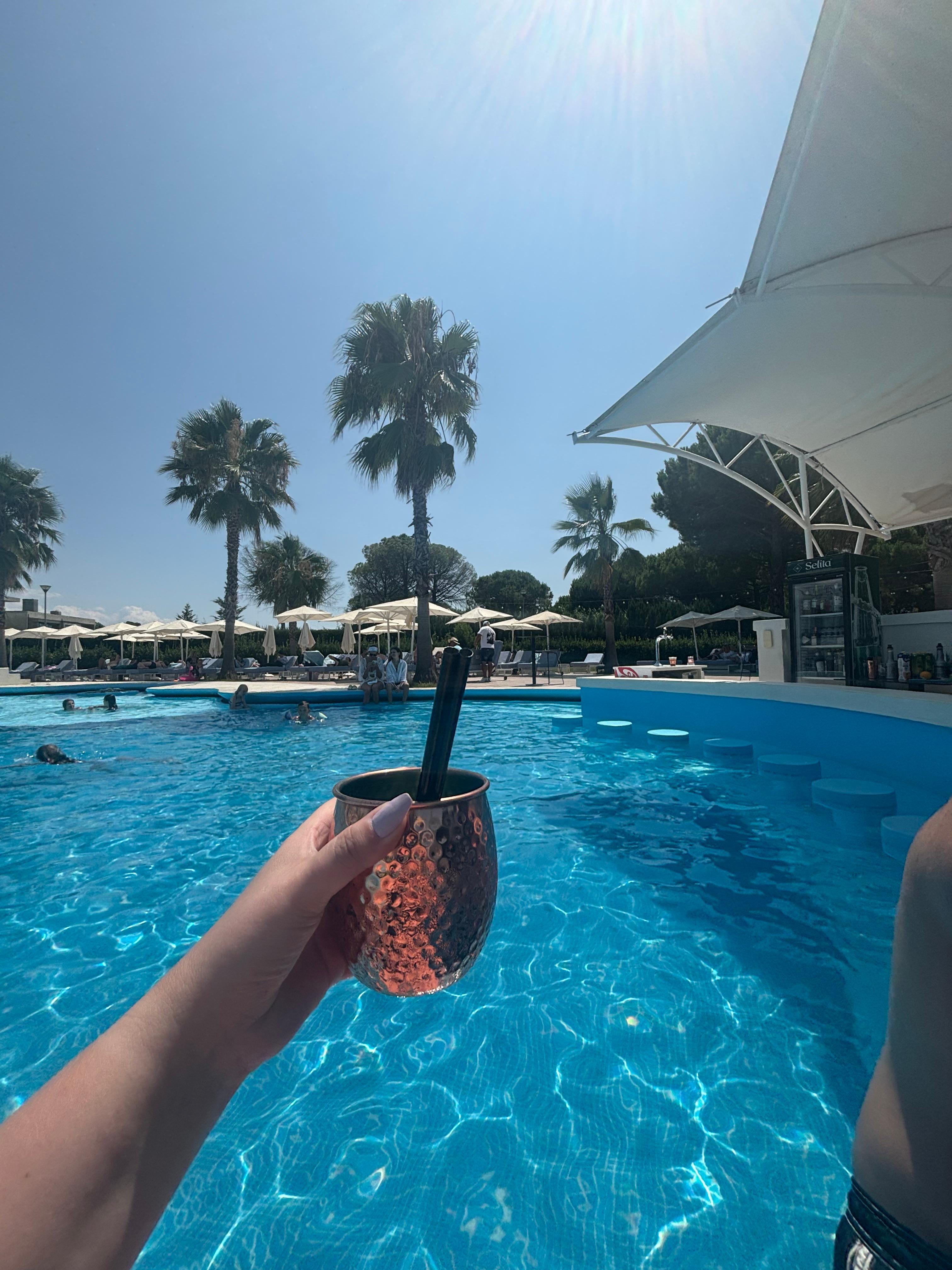 Nice cocktails by the poolbar. Nice that you can sit in the water.