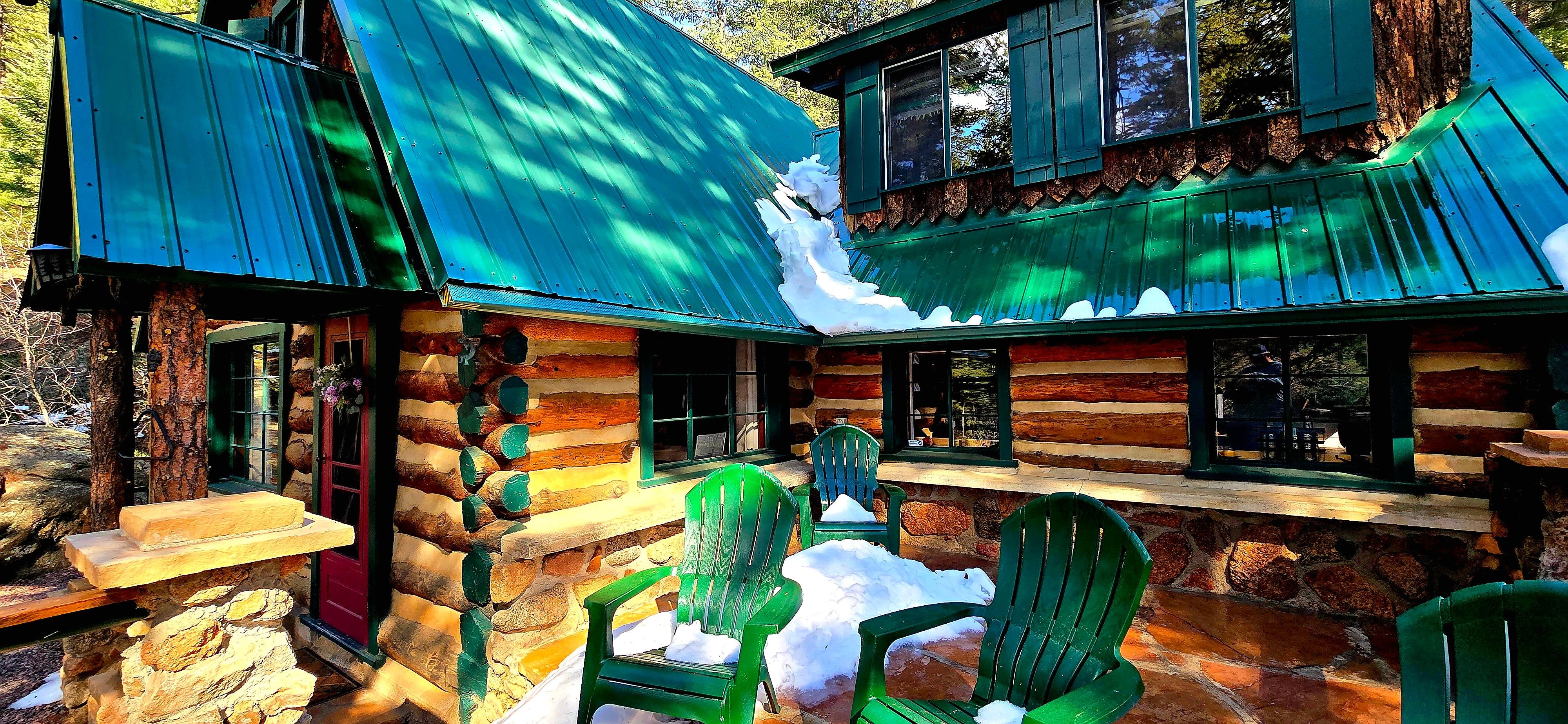 The snow completely melted within 24 hours but what a wonderful picture when we arrived from hot Texas!