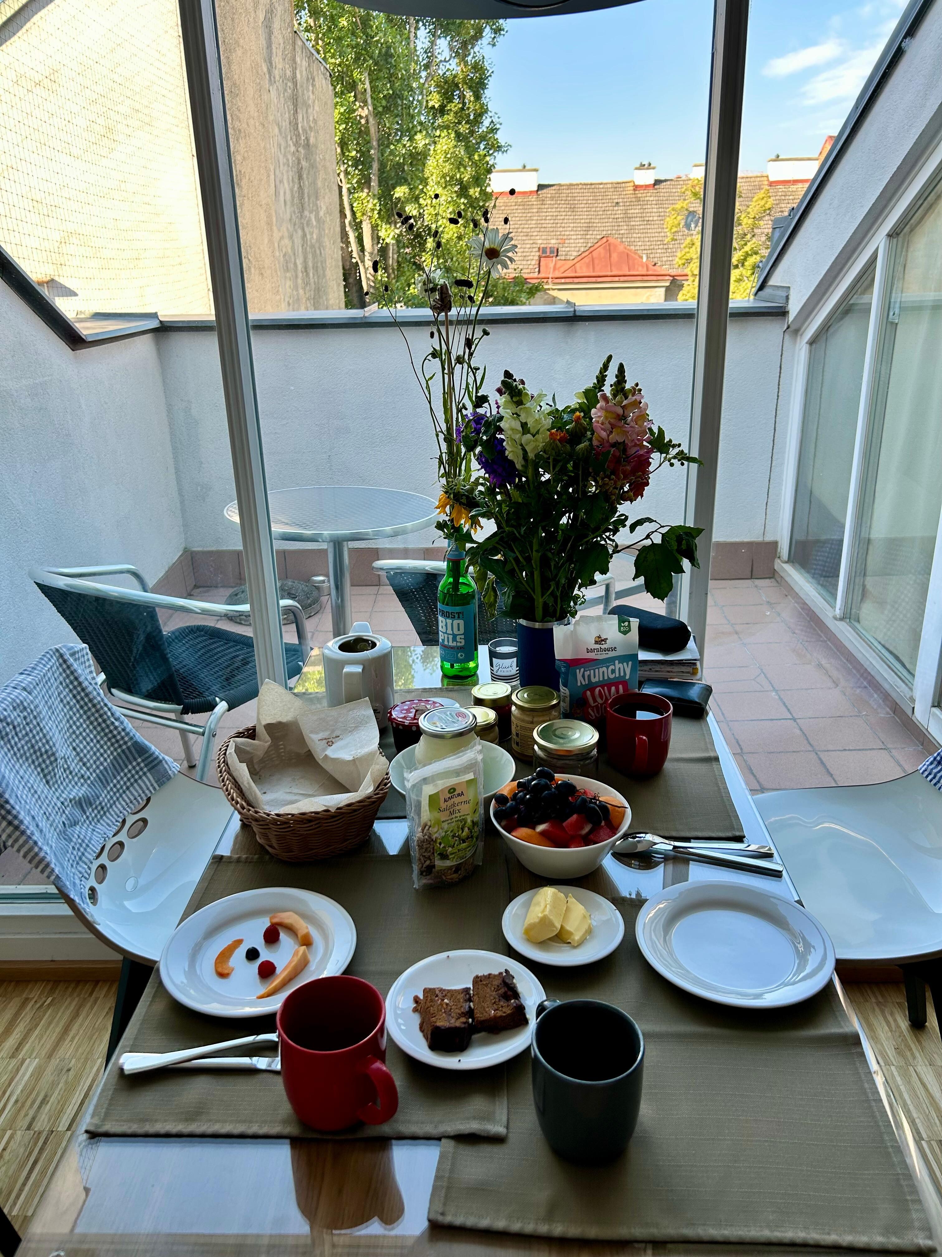 Frühstück drinnen oder draußen: wir hatten die Wahl.