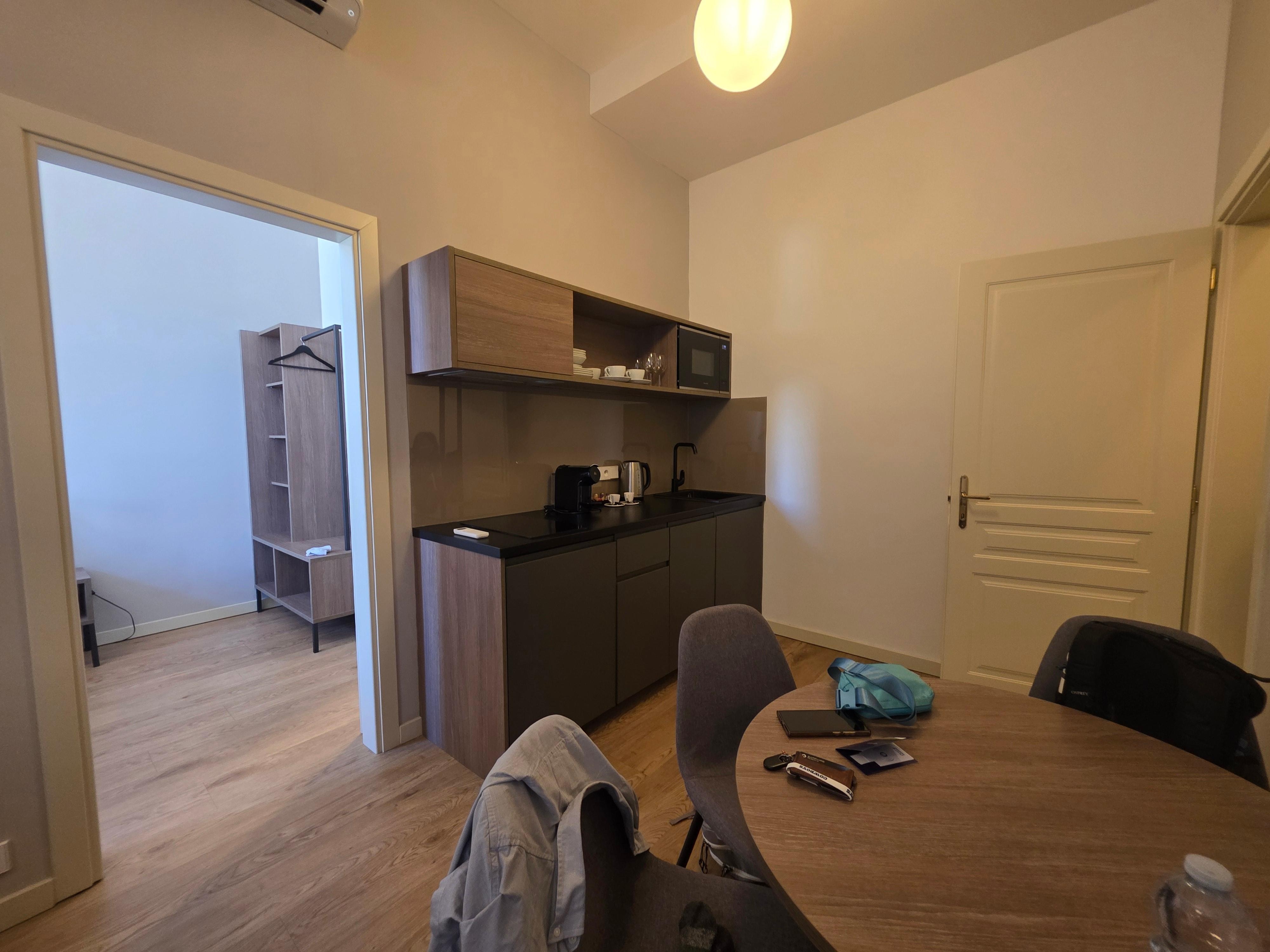 Kitchen & dining
