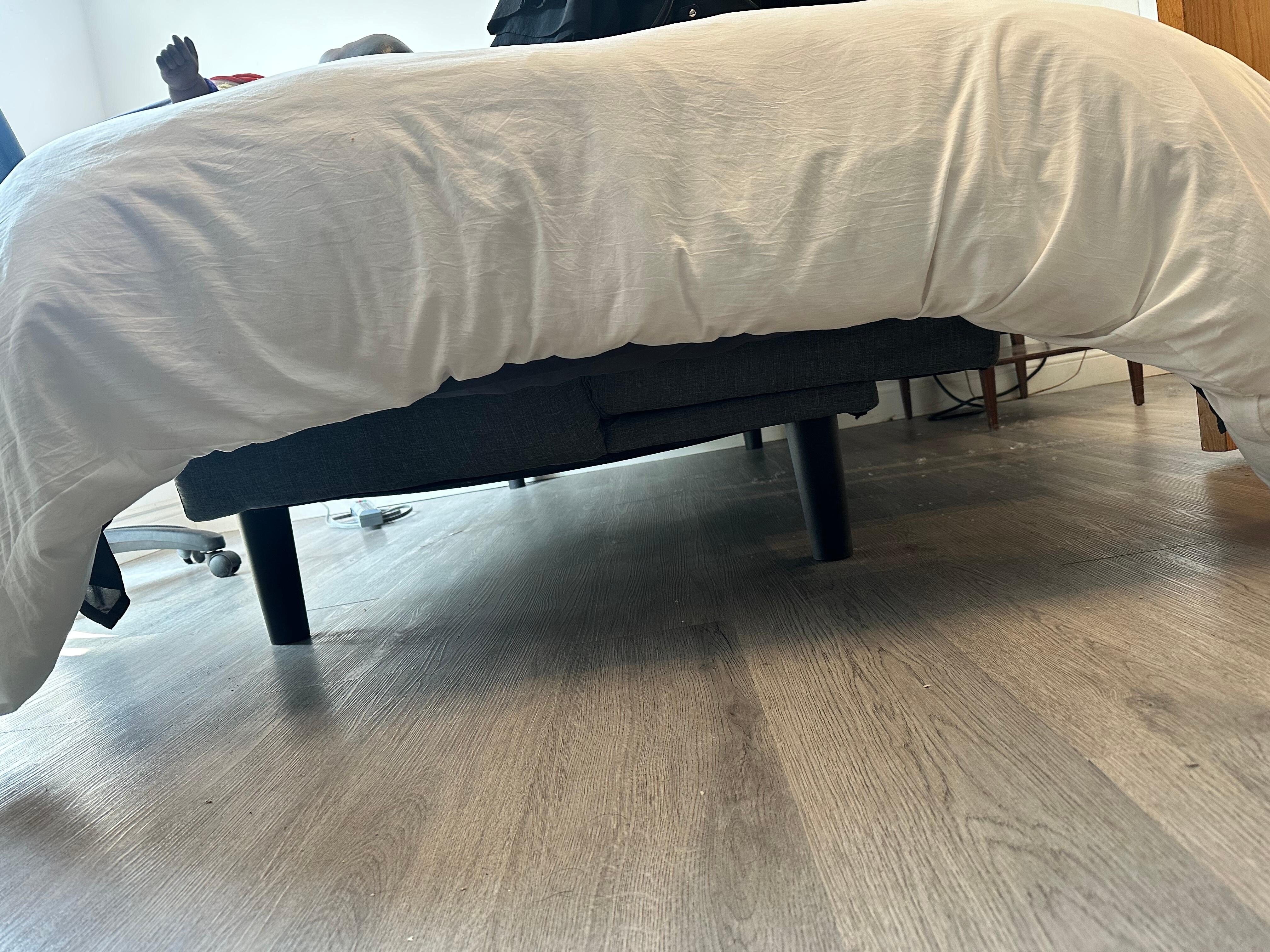 Mattress hanging from the sides :/ I fell off twice 