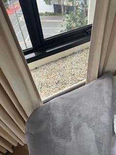 unclosable/lockable balcony doors