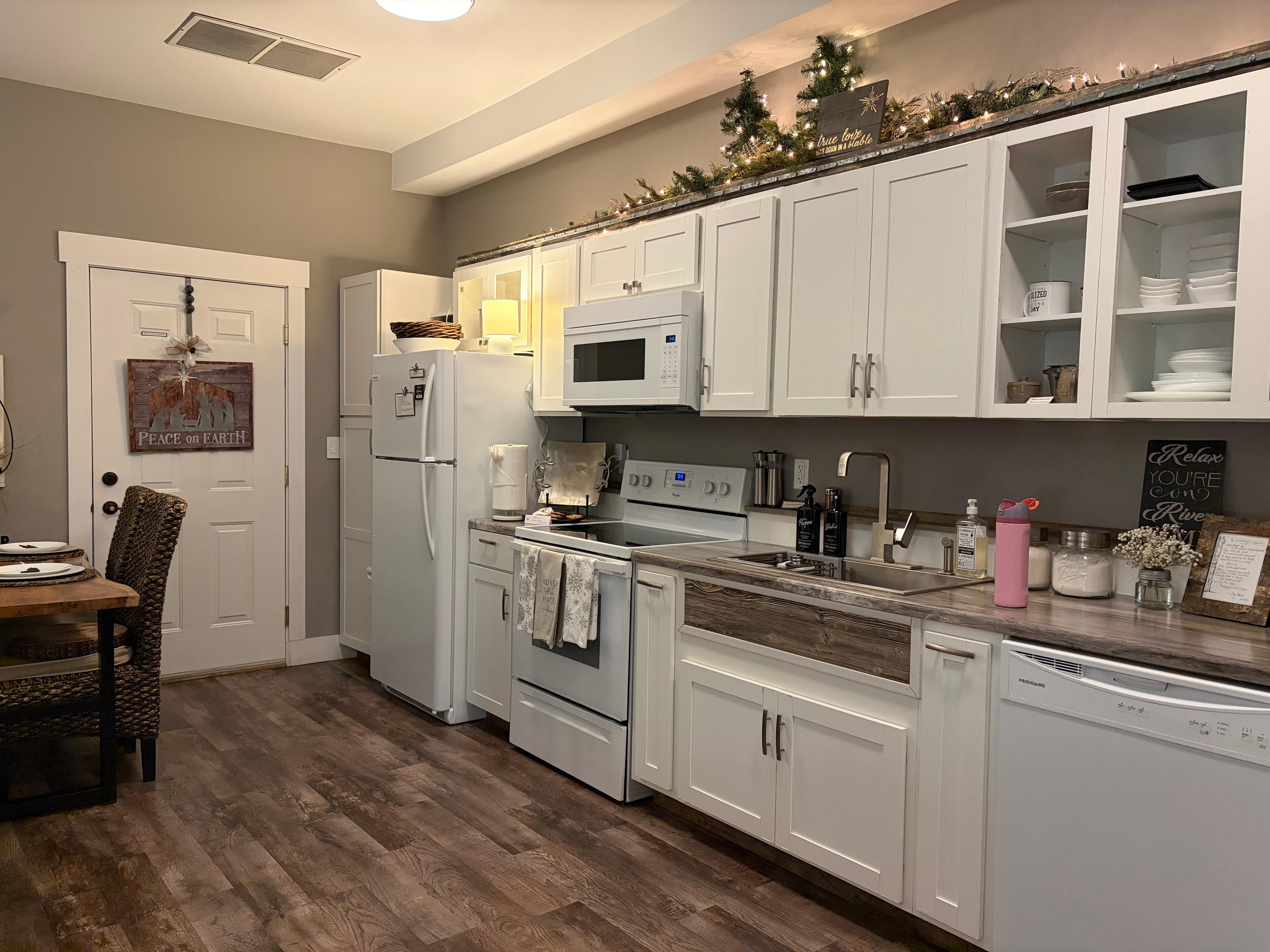 Kitchen has everything 