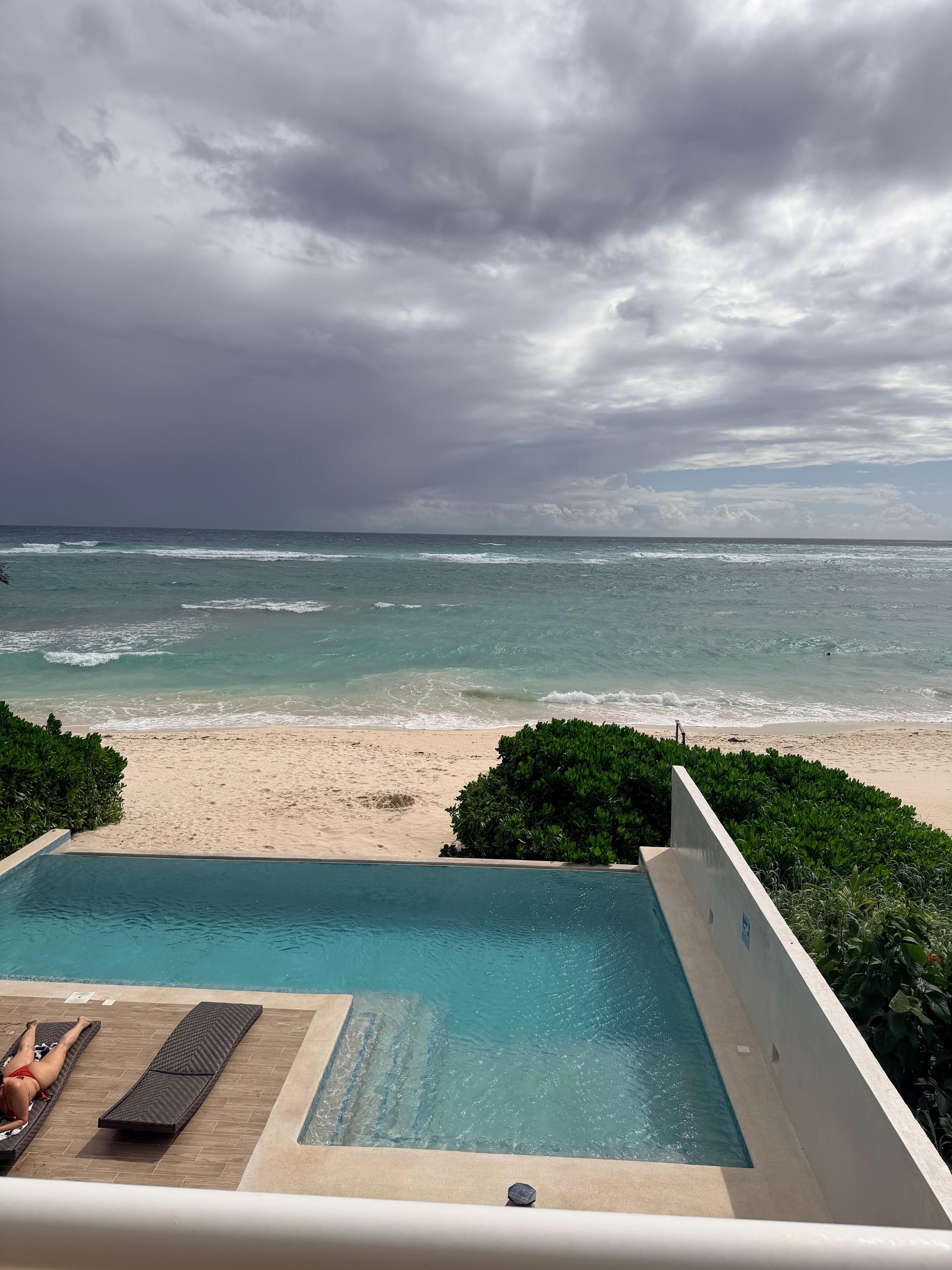 The infinity pool is it breathtaking – you’ll want to spend most of your time, just relaxing and taking in the views