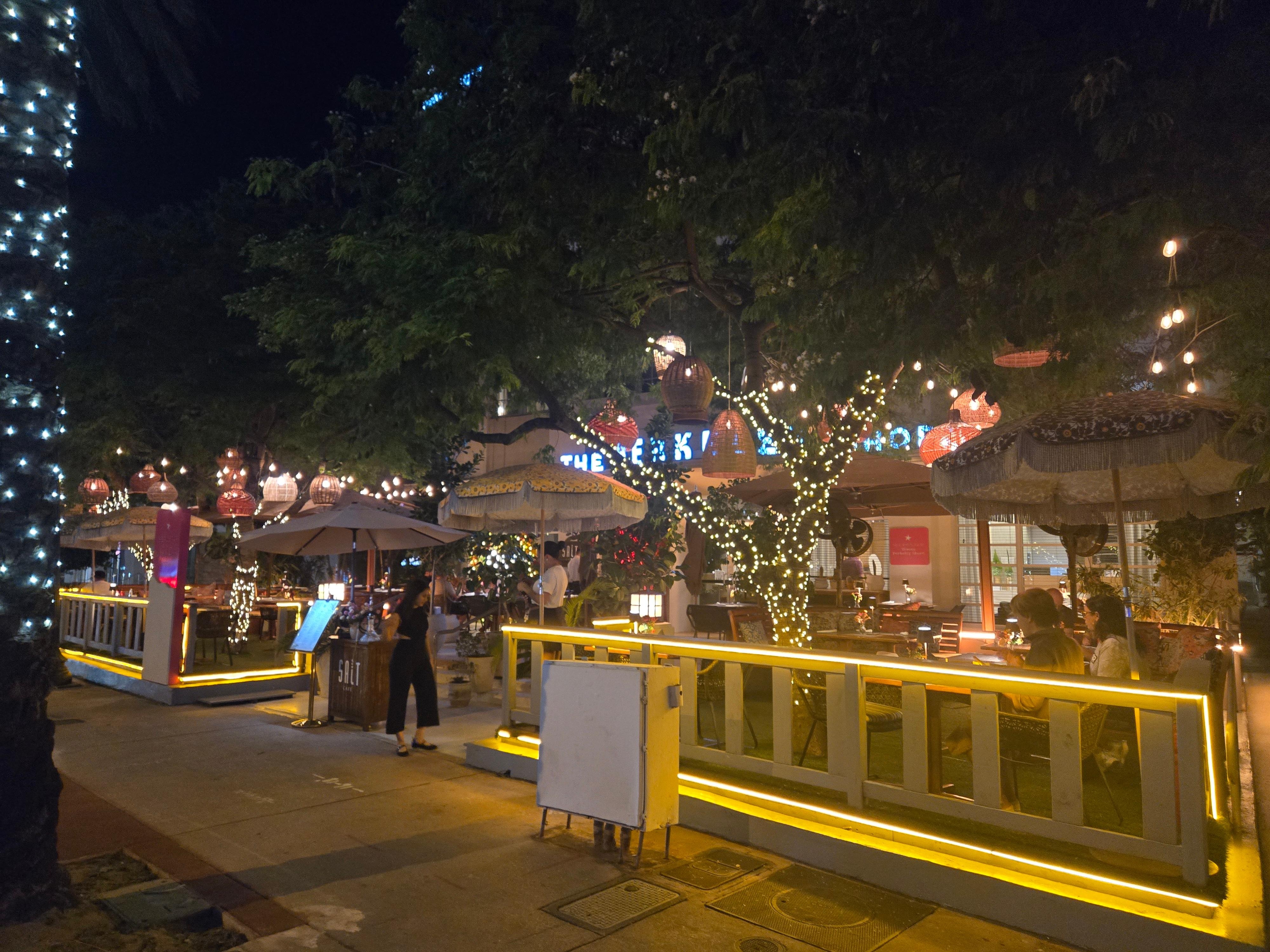 This is at the front of the hotel, it's really beautiful