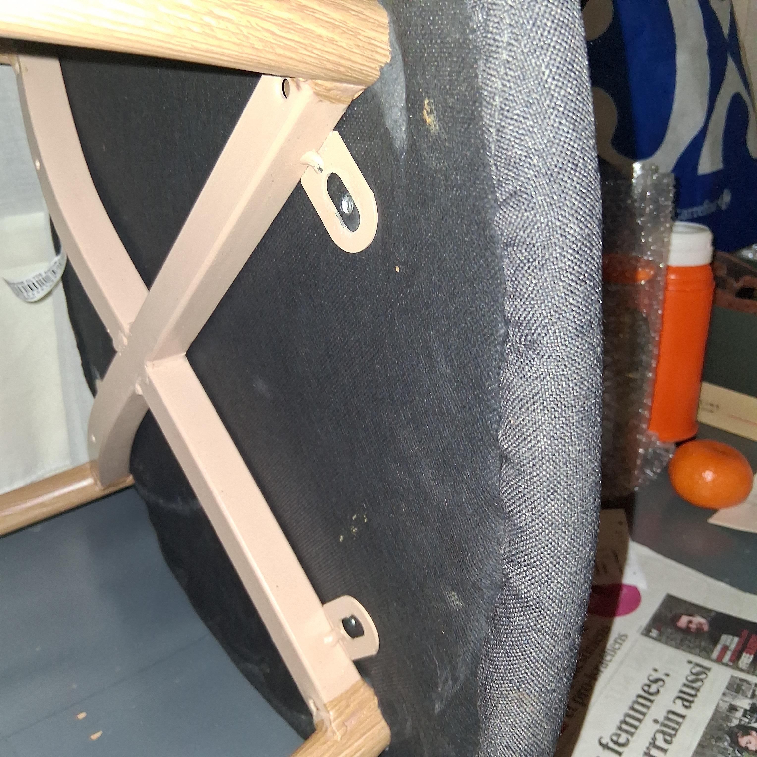 Chaise demontee cassée 
Chambre 58