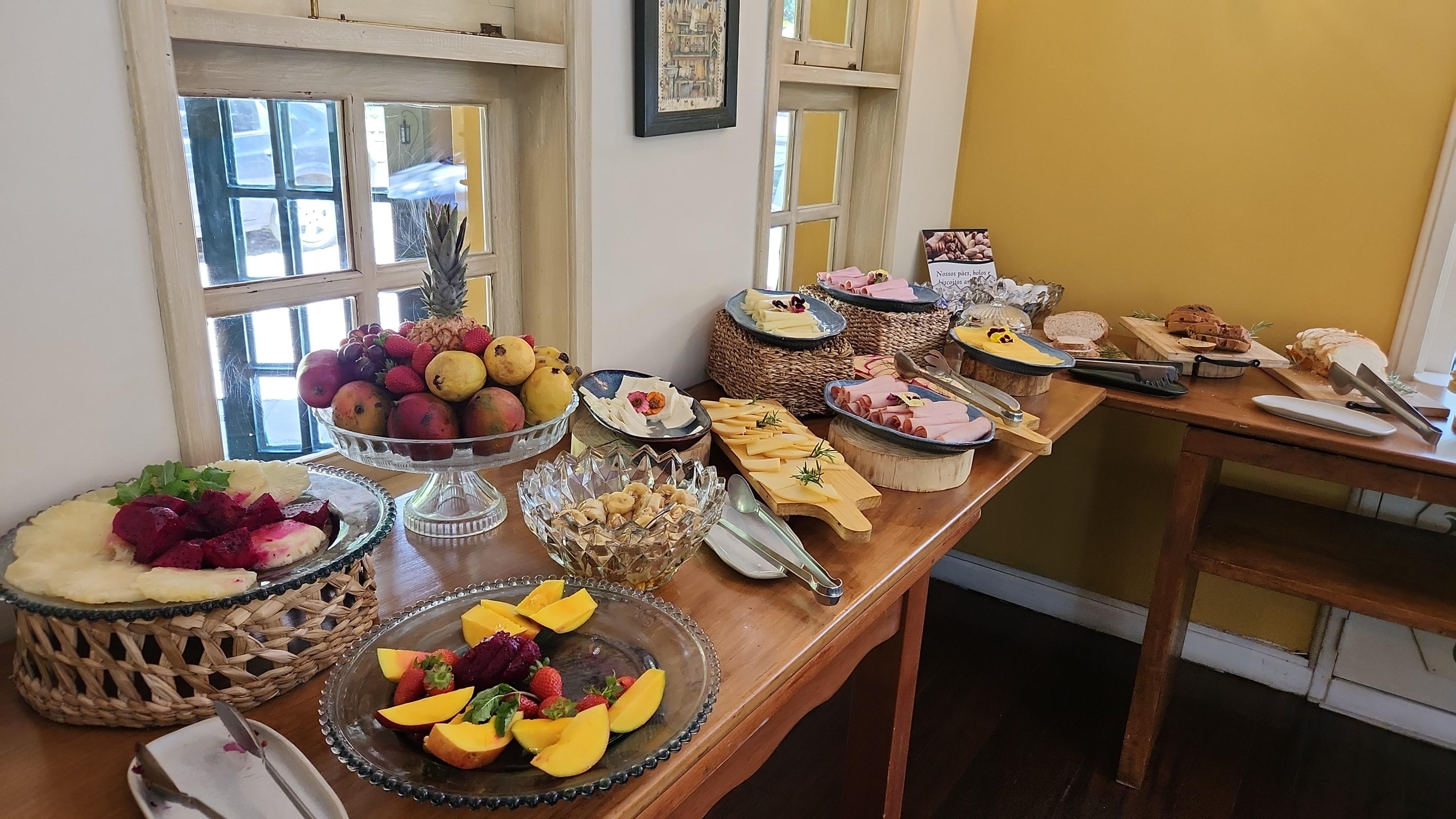 Lindo e farto café da manhã