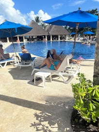 The swim up bar at the pool