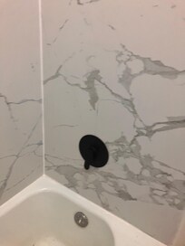 Bathroom walls is filthy