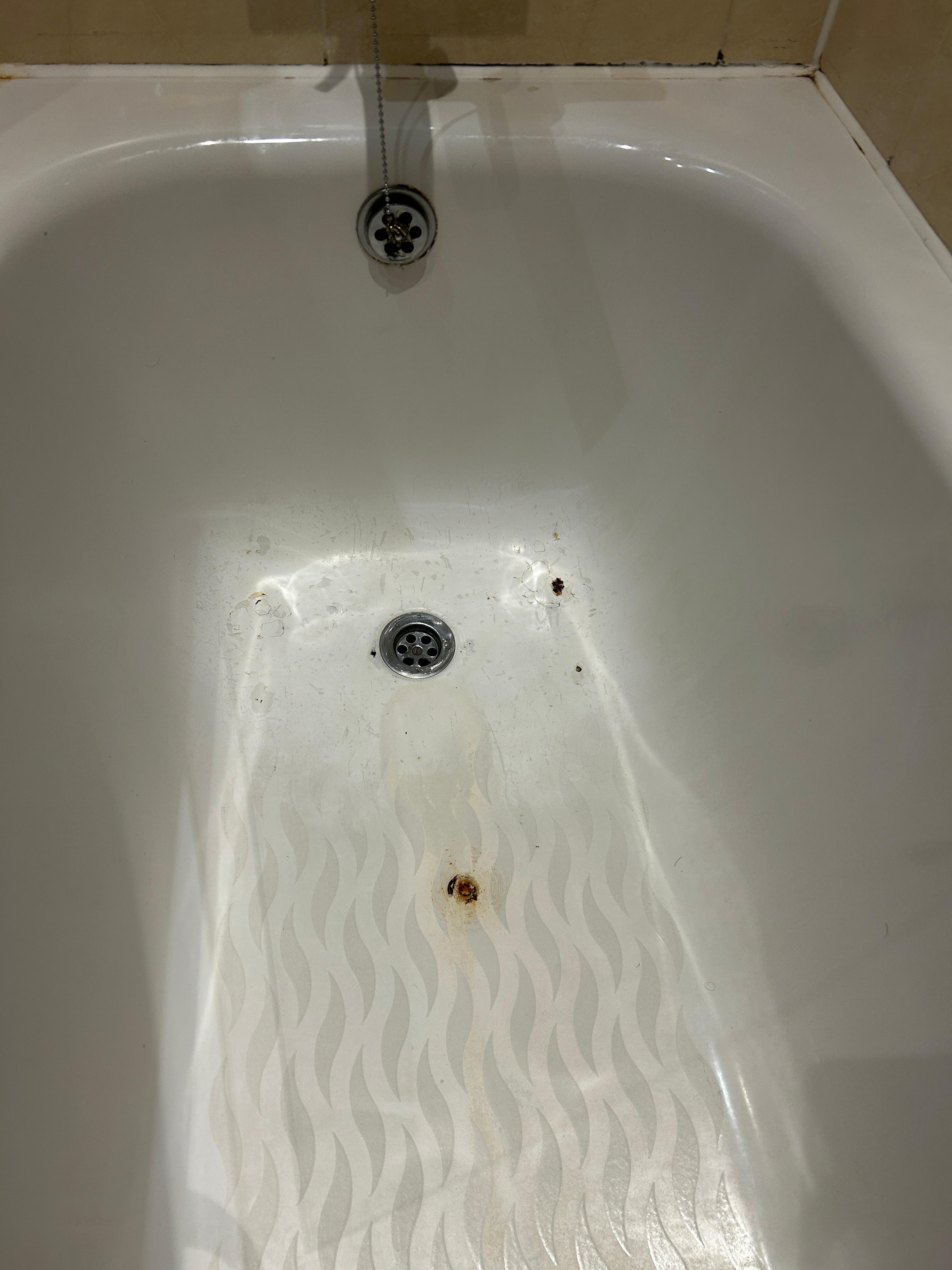 Horrible bathtub 