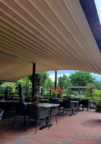 Bierstuben med et vell av roser.