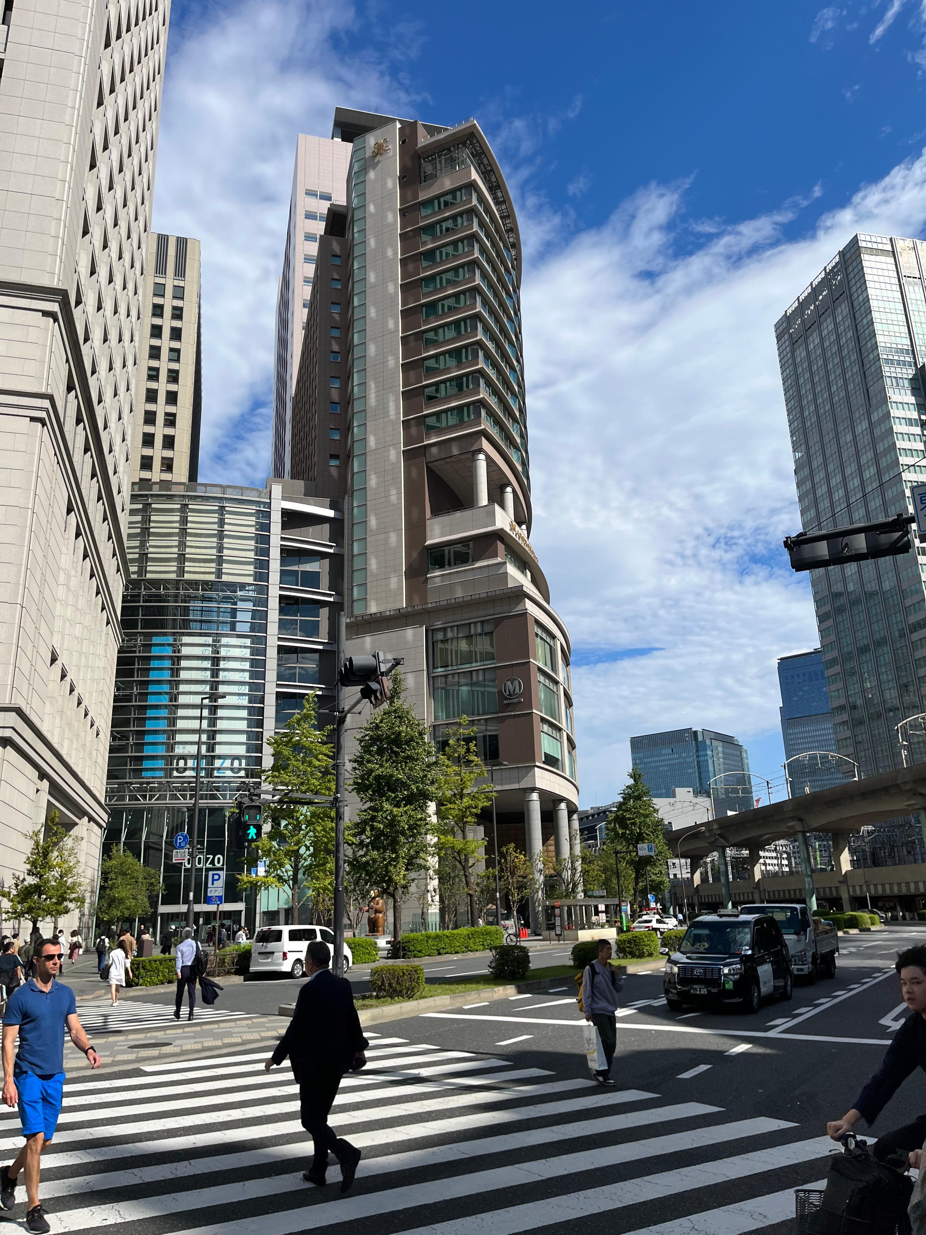 Blick von Tokyo Station zum Hotel 