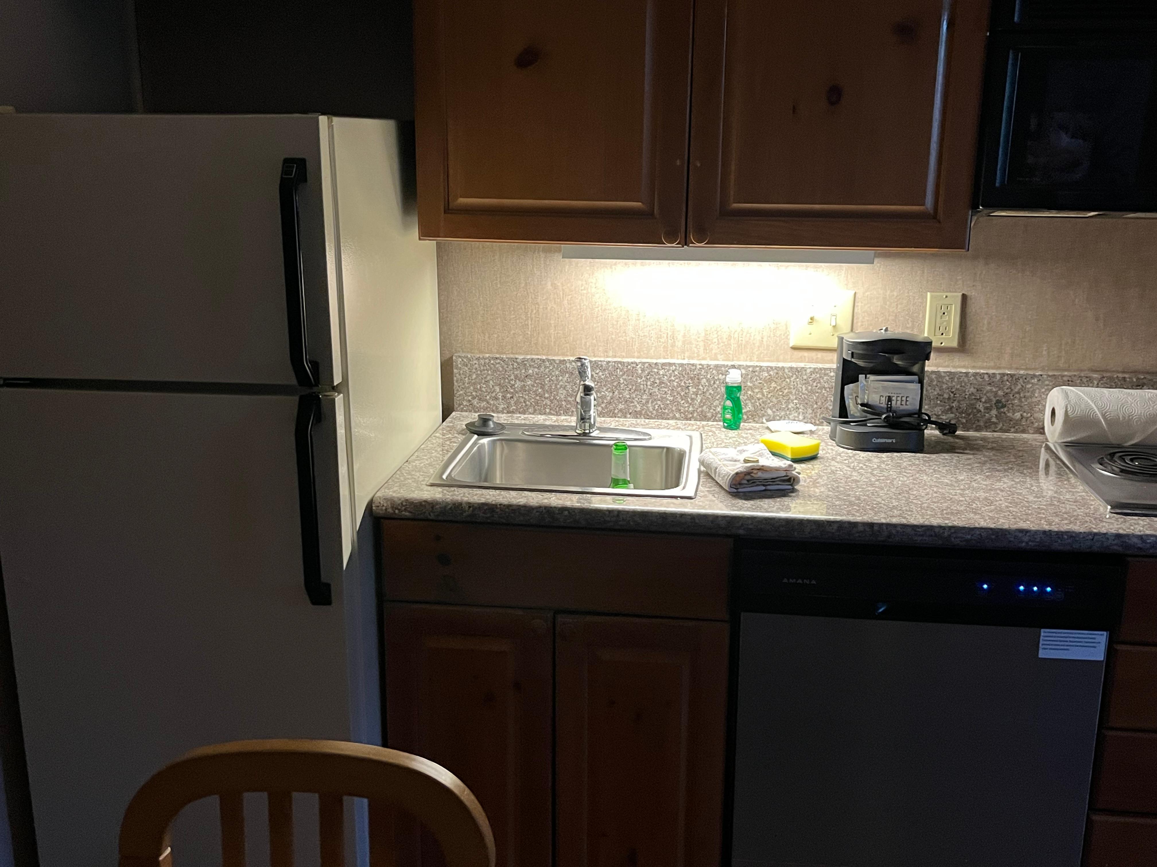 Small kitchen Adequate 