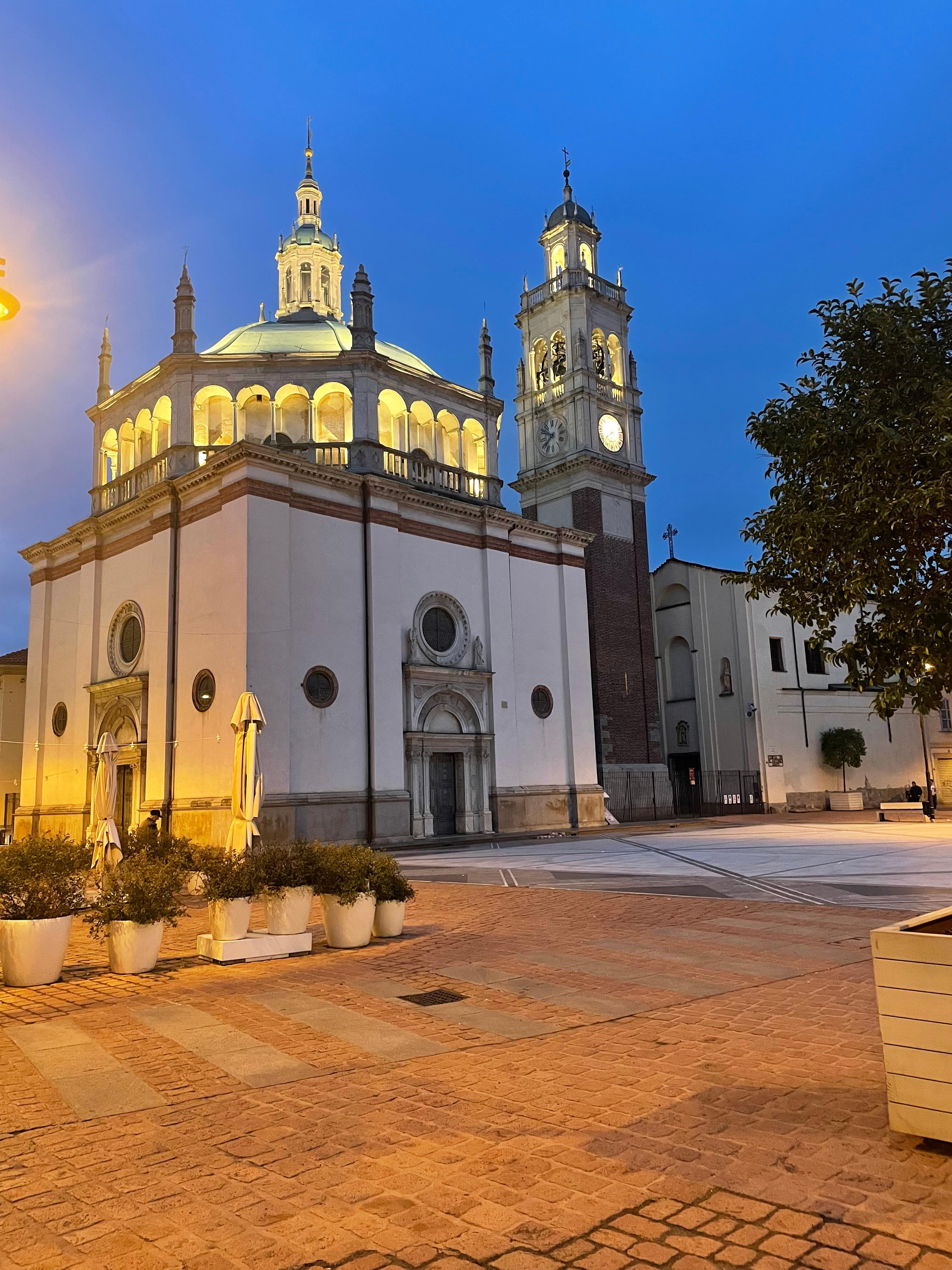 Church on walk route to restaurant 