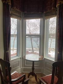Amelia Earhart room