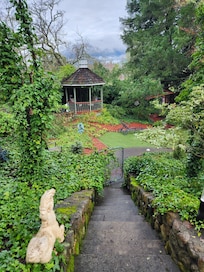 Beautiful, peaceful decenscion view of the gazebo yard.