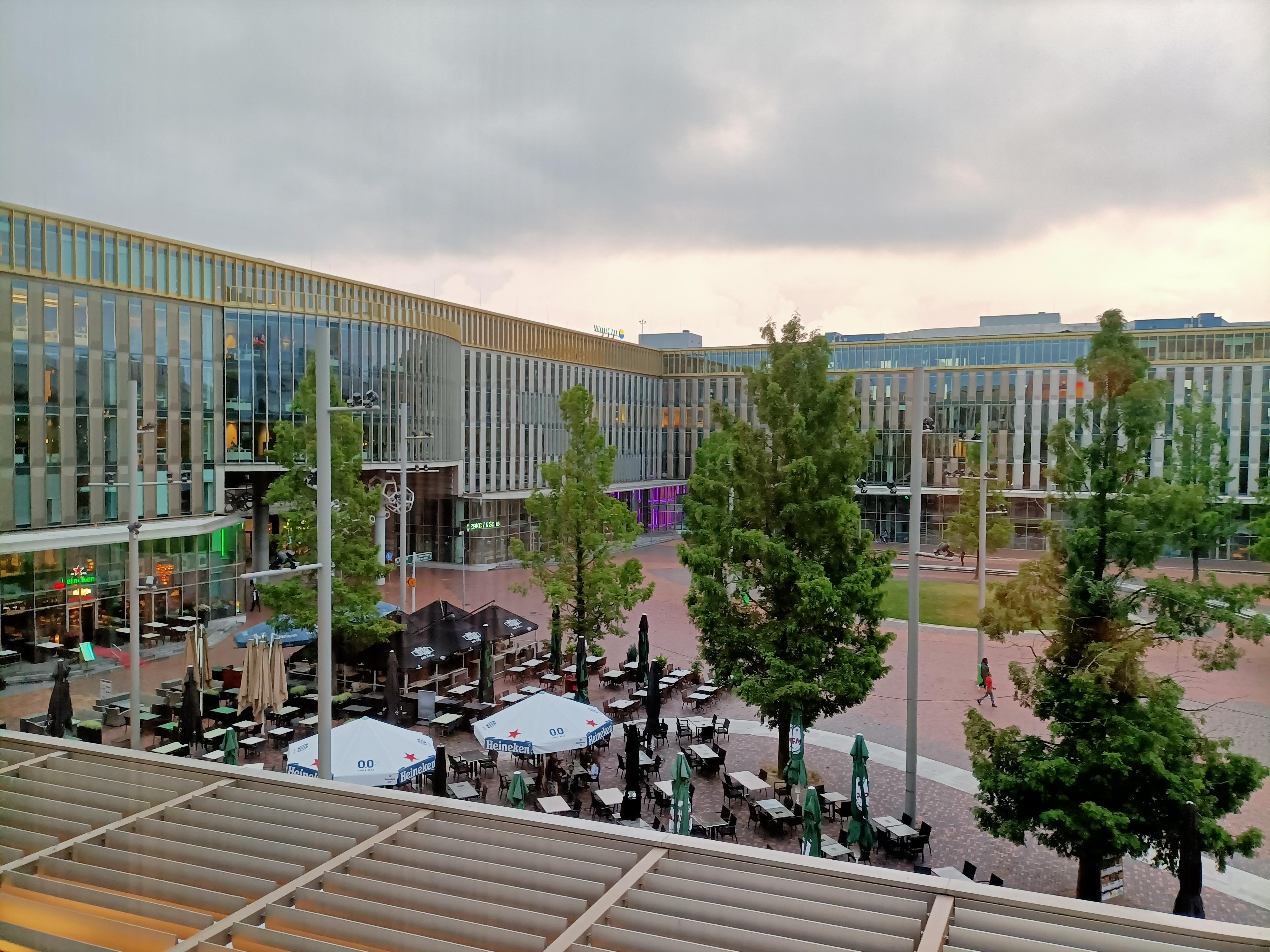 Vista sulla piazza Bijlmer Arena