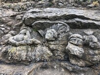 Sculptures dans la roche