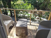 Vista frente a piscina. NO ES CIERTO. VISTA FRENTE A MATORRAL