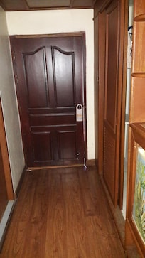 Eingangstür zum Zimmer nicht verstehe ich nicht und unten defekt