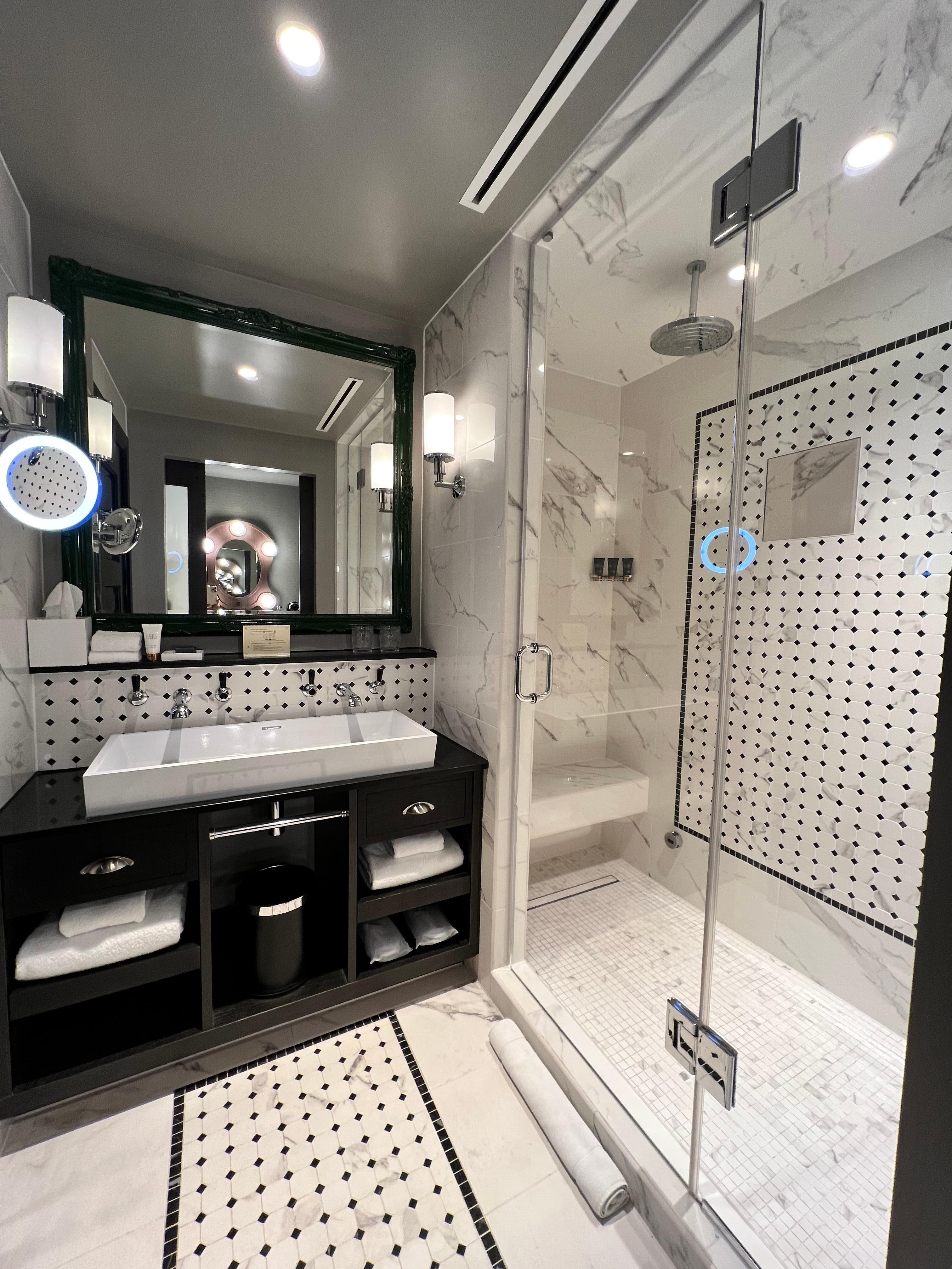 廁所地上還有地暖