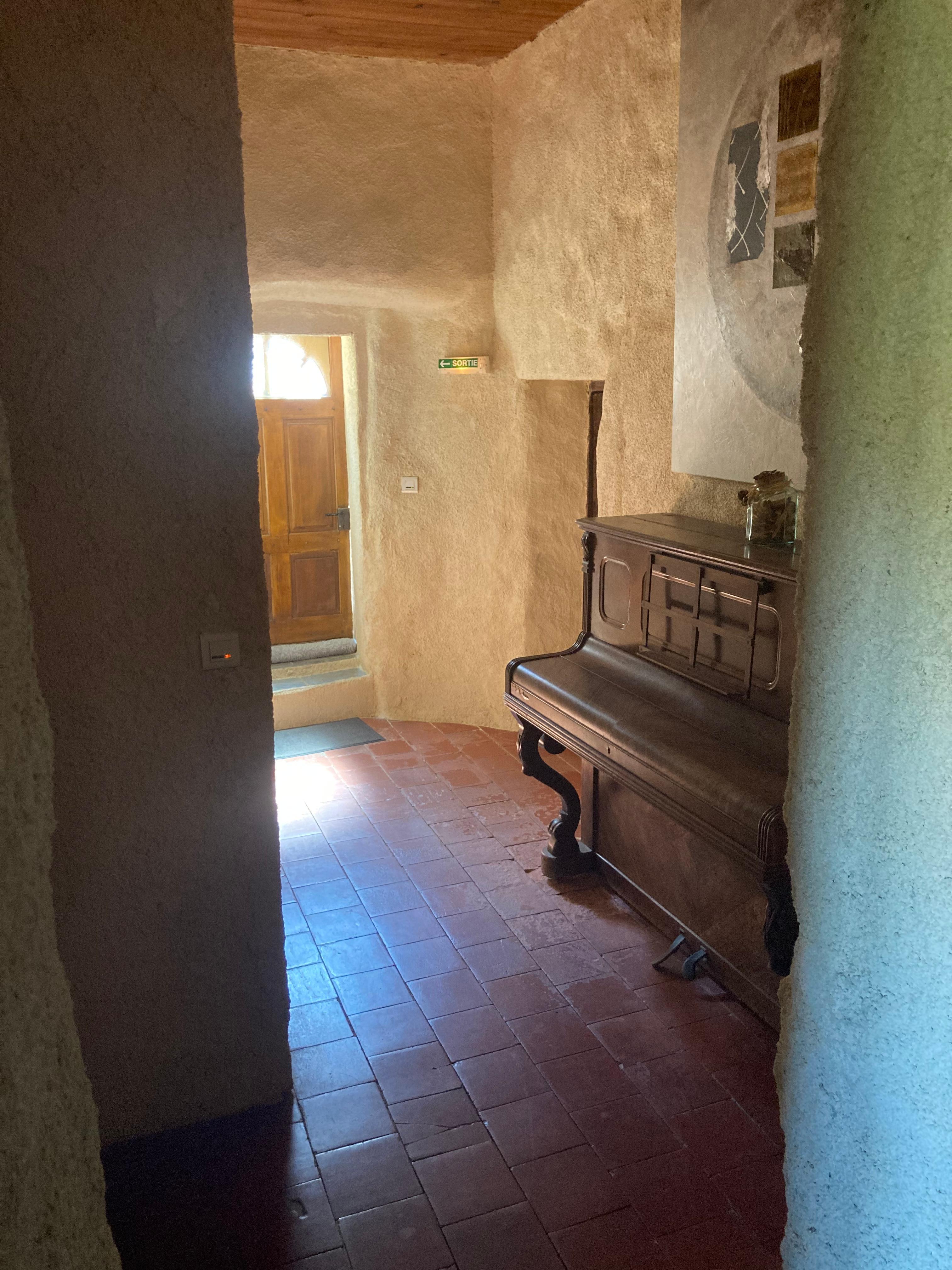 Couloir qui mène à la chambre 