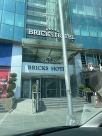 a 5 star hotel that pays for chips from the mini bar
shame