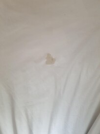 noch mehr Flecken in der Bettwäsche machen es noch schlimmer