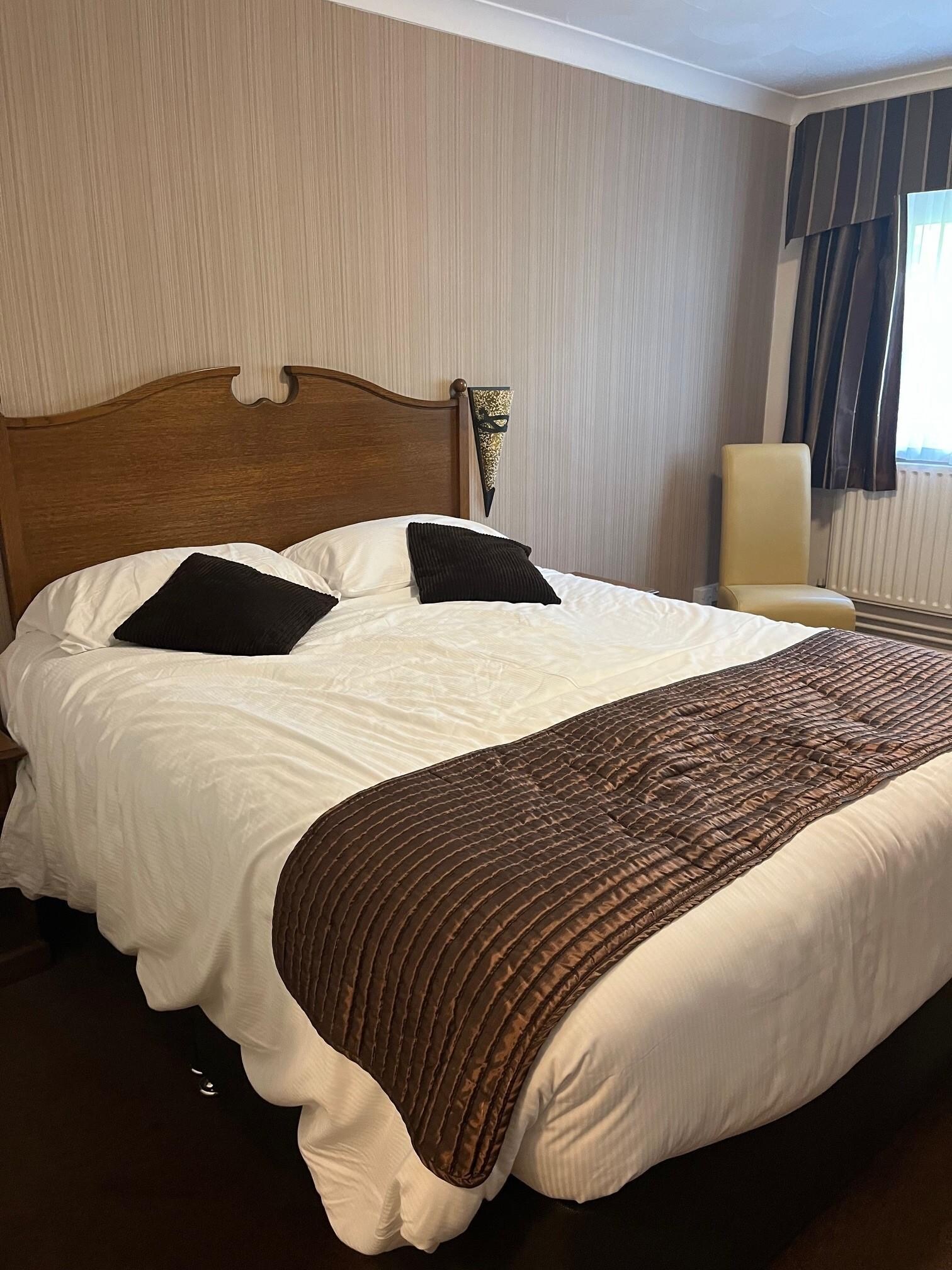 Dated room, but all ok.  Nice bed sheets after a late shower and very tired!