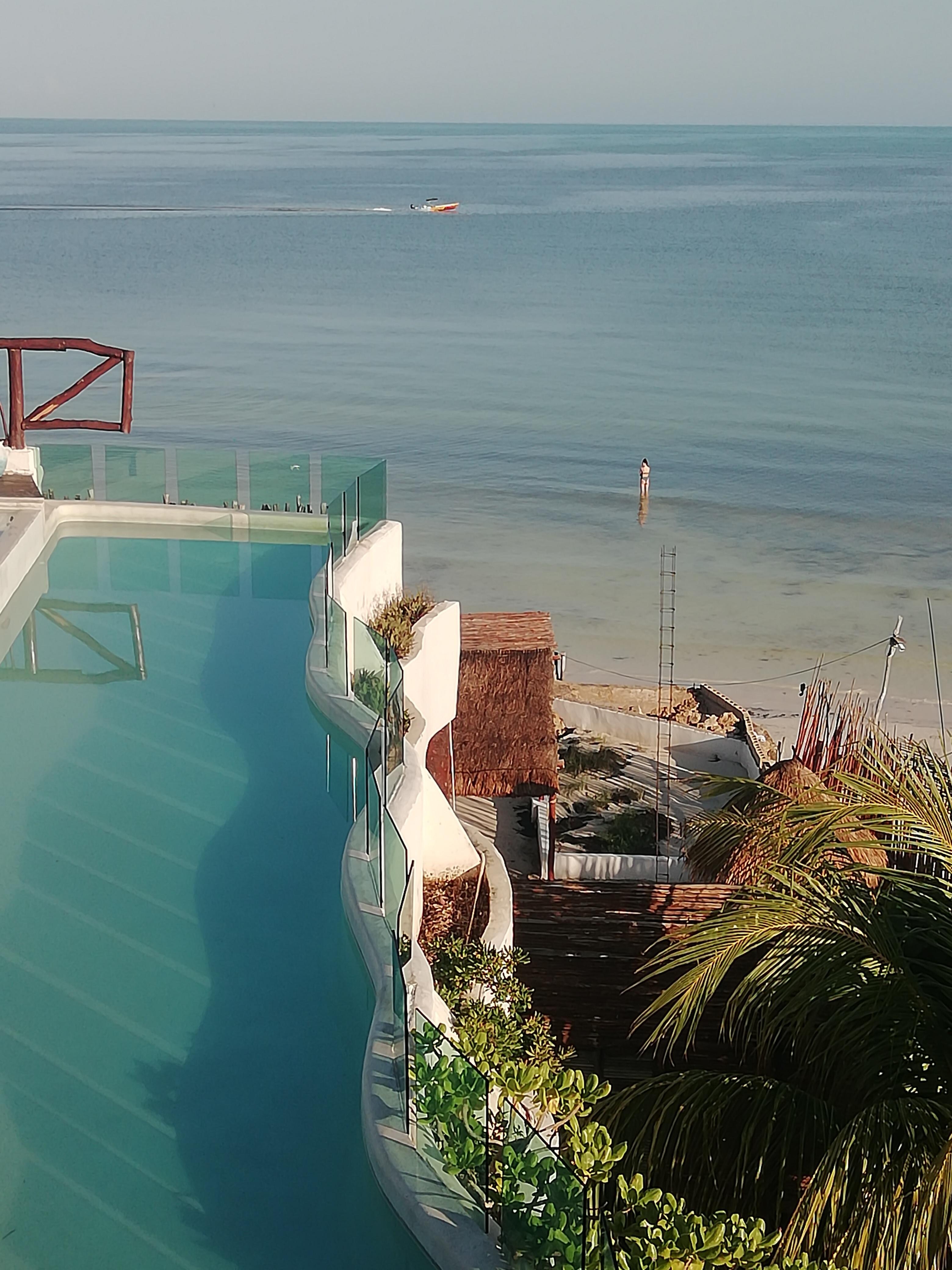 Roof top pool