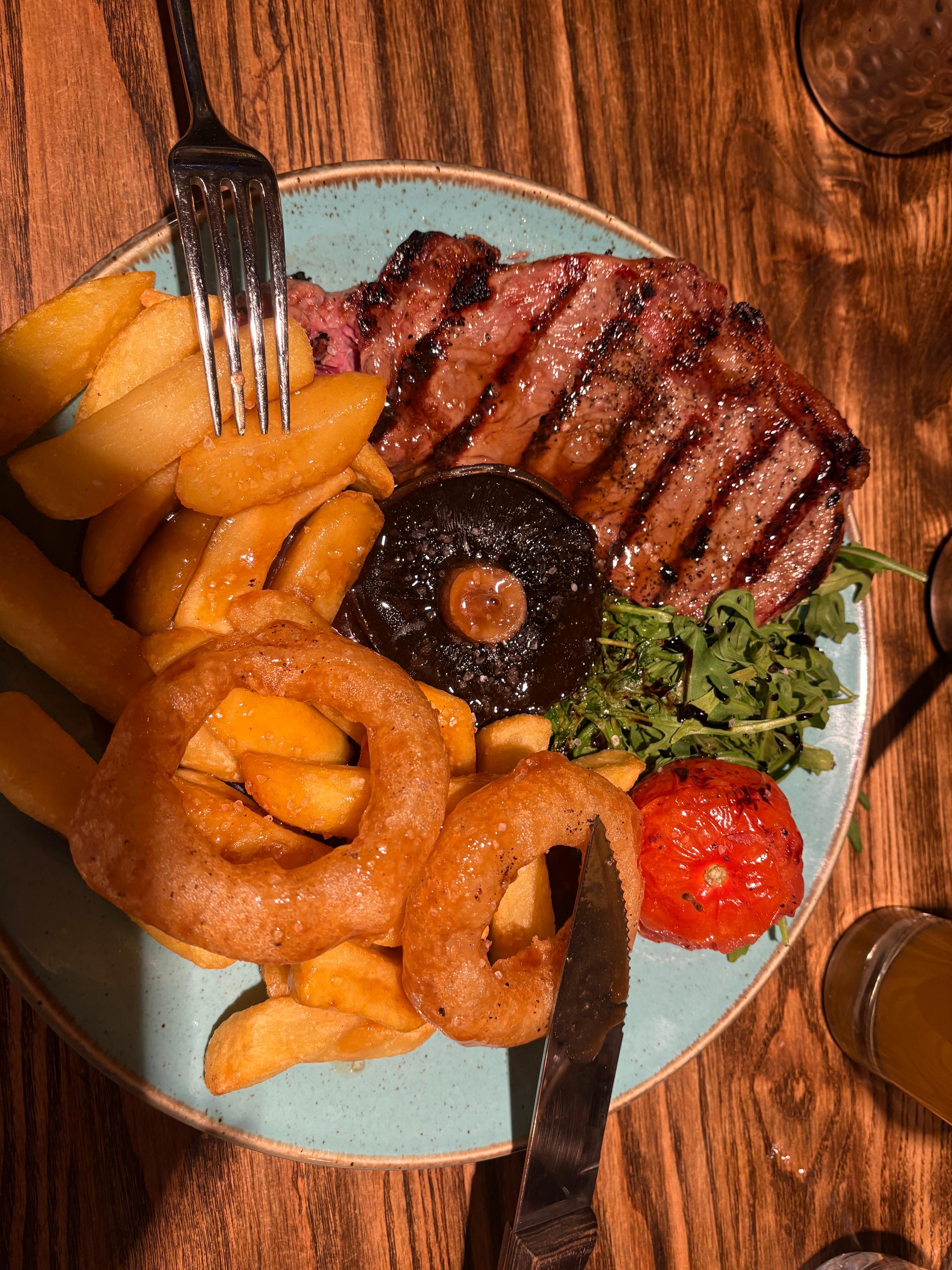 Steak chunky chips , mushroom & onion rings absolutely delicious 