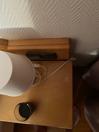 Both bedside lamps were not plugged in.