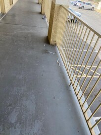 Plastic knives terrible paint