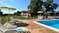 vista dell'intera struttura dalla piscina