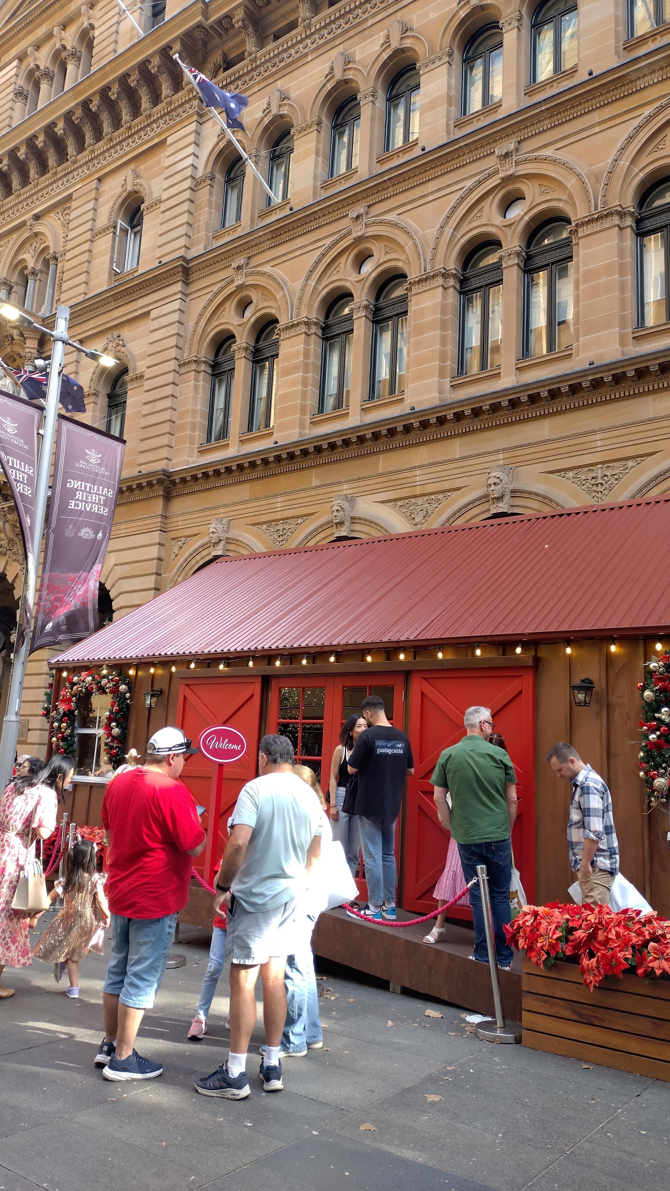 外面就是market place 很熱鬧