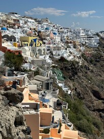 Location in Oia. The hotel is the orangish buildings.