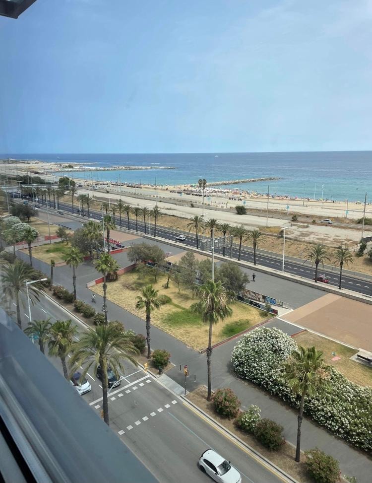 Utsikt fra hotellrommet mot stranda