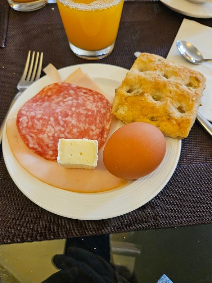 Ejemplo de desayuno, además de la fruta.