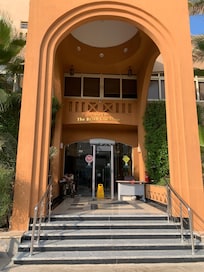 Eingang Club Haus