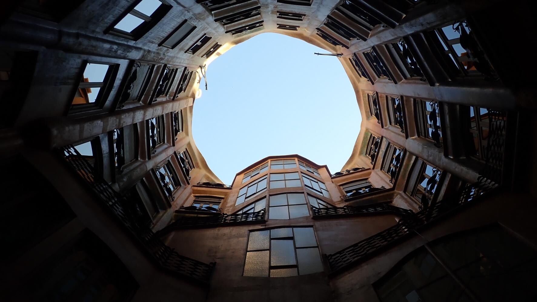 Vue sur une ouverture de la Casa Milà
