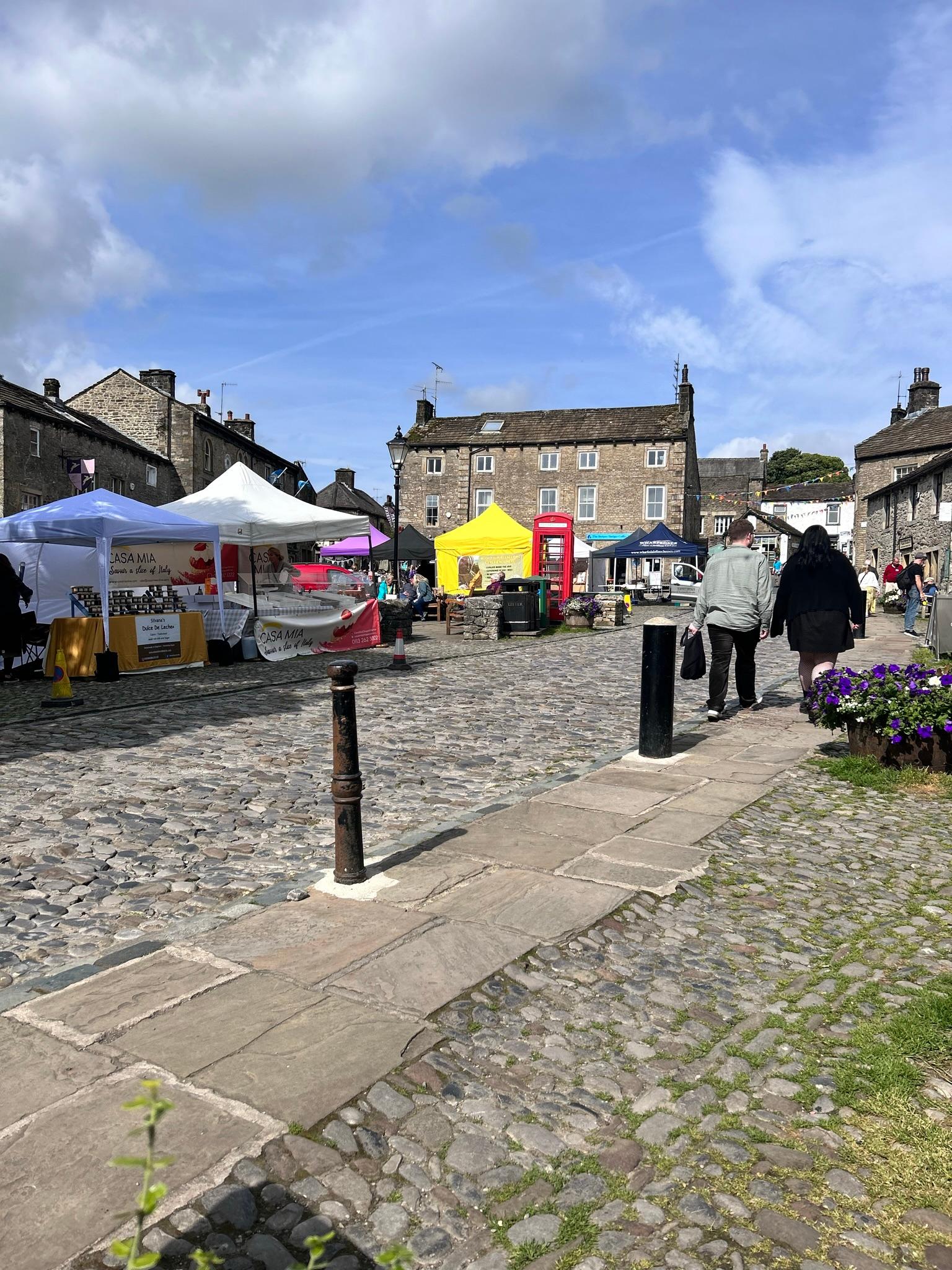 The square on Market day 