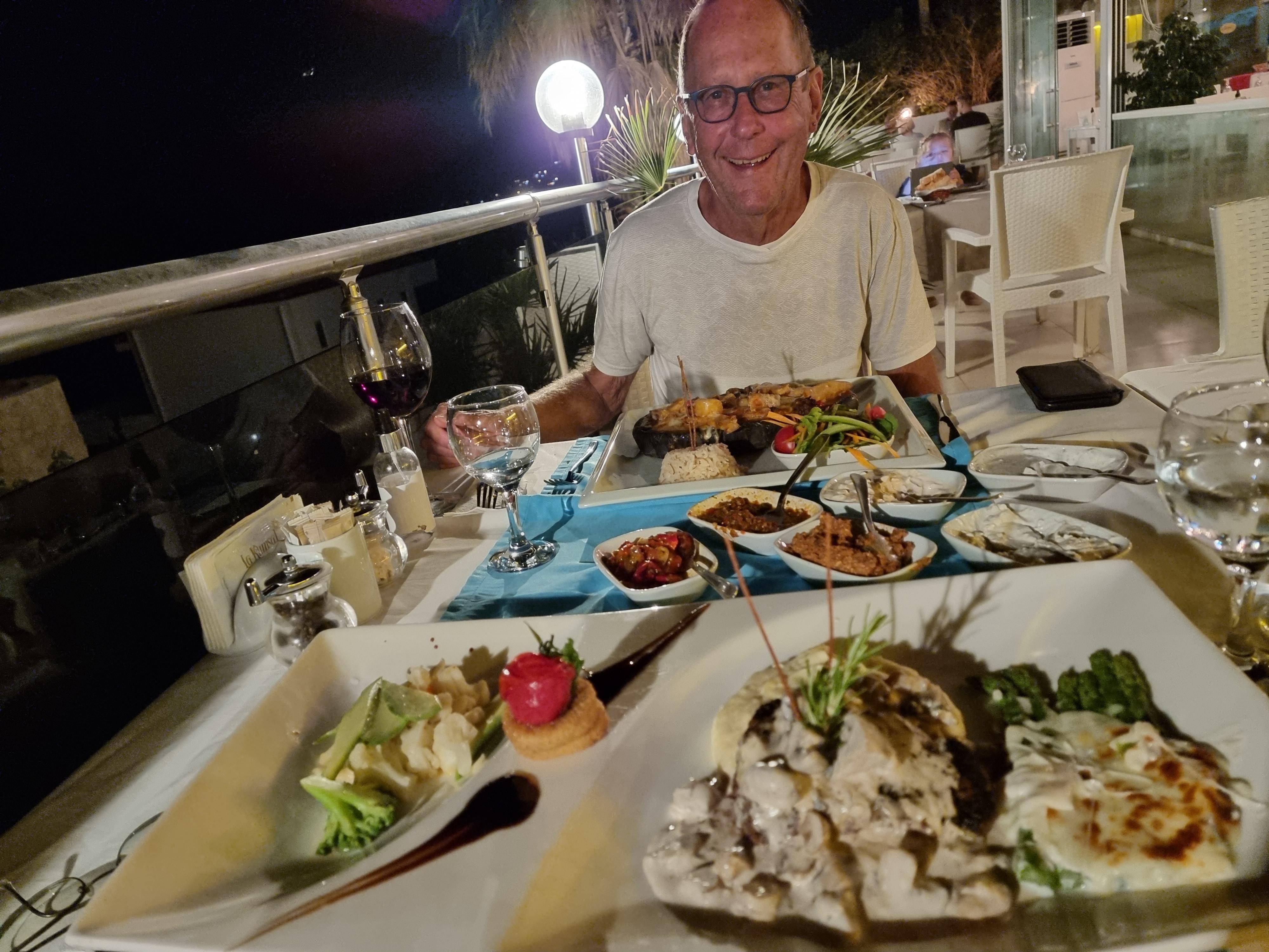 Abendessen auf der Restaurantterrasse