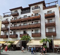 Hotellet sett fra kirkeplassen