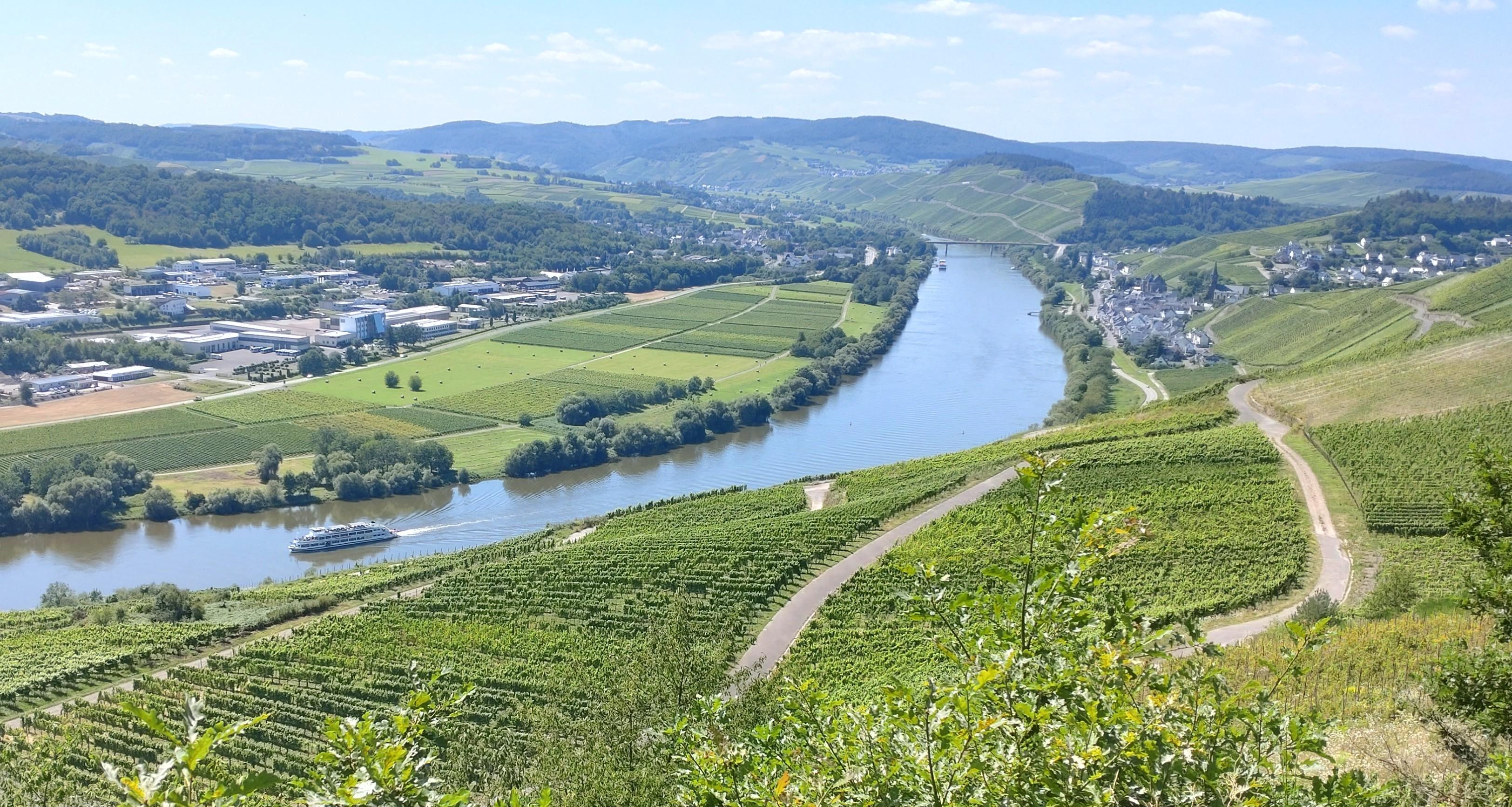 Lieser is the small village to the right.