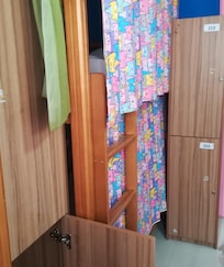 Odada kilitli dolaplar